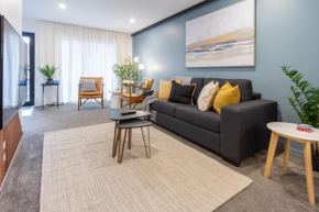 Stylish Central City townhouse Next to Little High